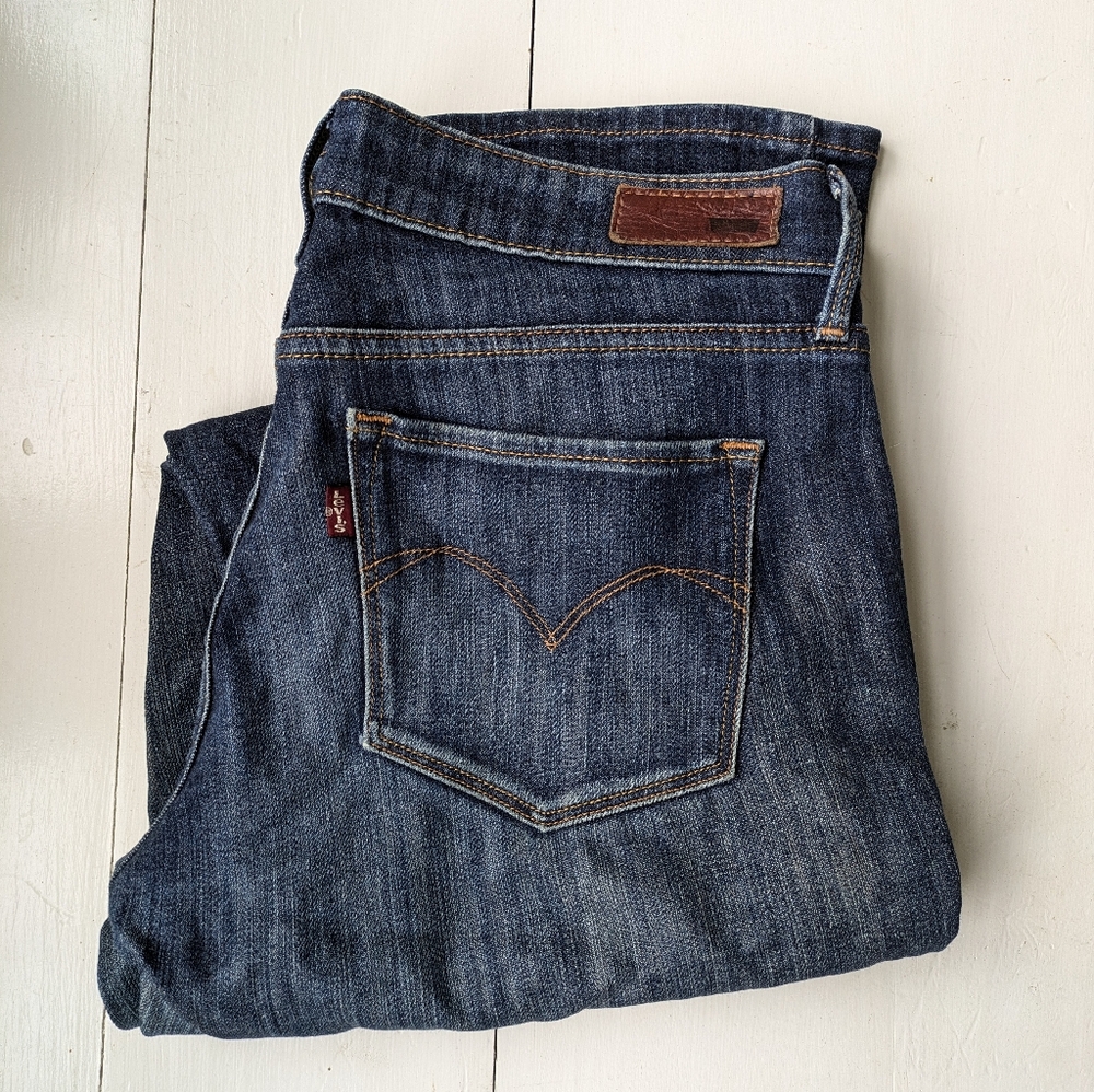 Levi low waisted straight leg jeans size 26